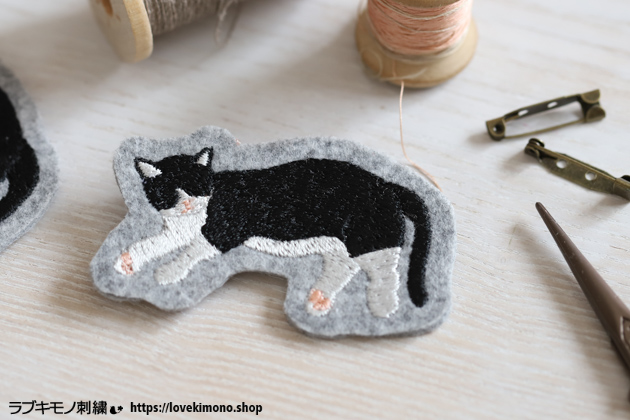 ハチワレ猫の刺繍ブローチを作ってみました ラブキモノ刺繍 公式ホームページ